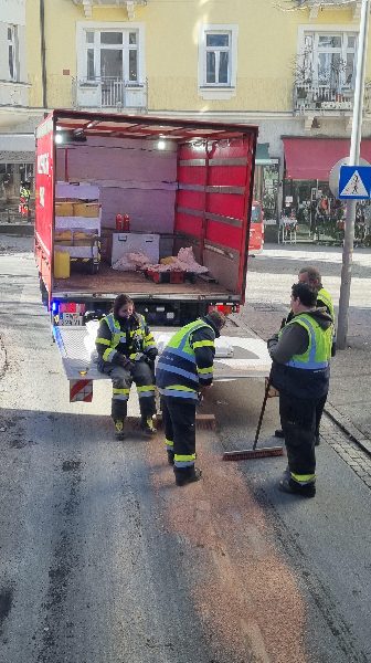 Personenrettung aus einem PKW sowie weiteren 3 Feuerwehreinsätzen in Villach (Bild 2)
